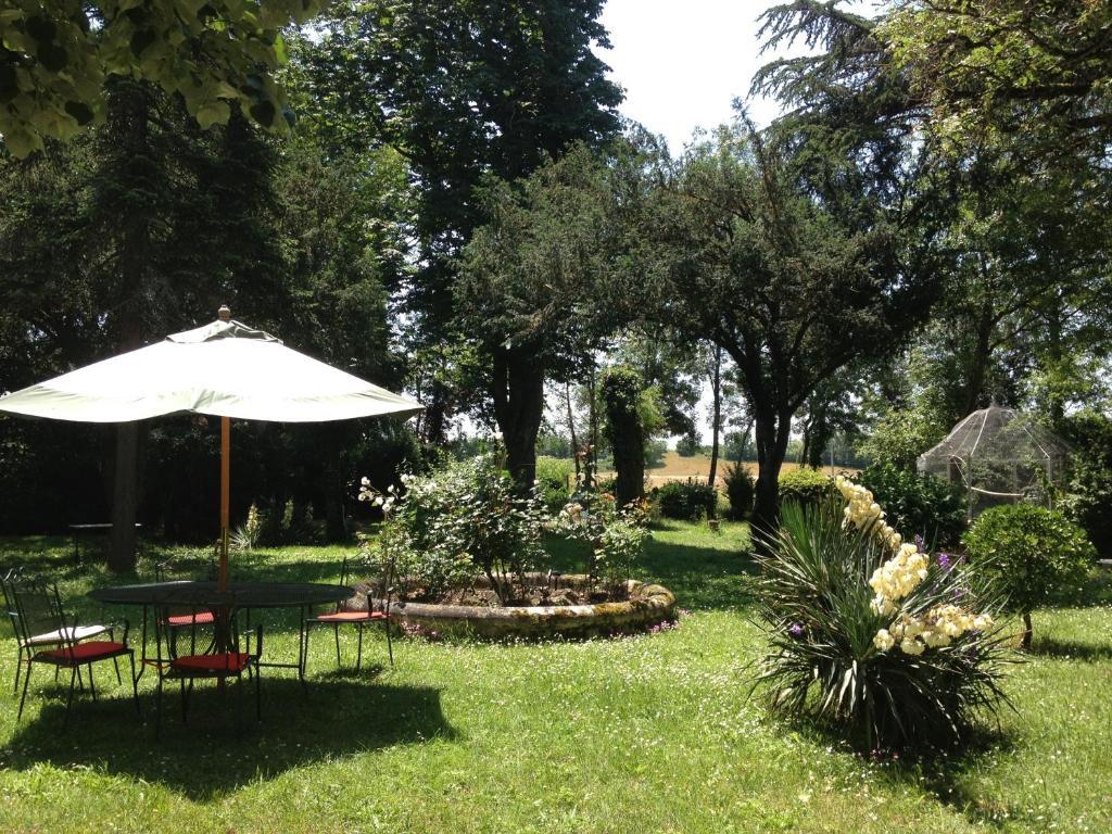 Le Moulin Du Carla Bed & Breakfast Лавор Екстериор снимка